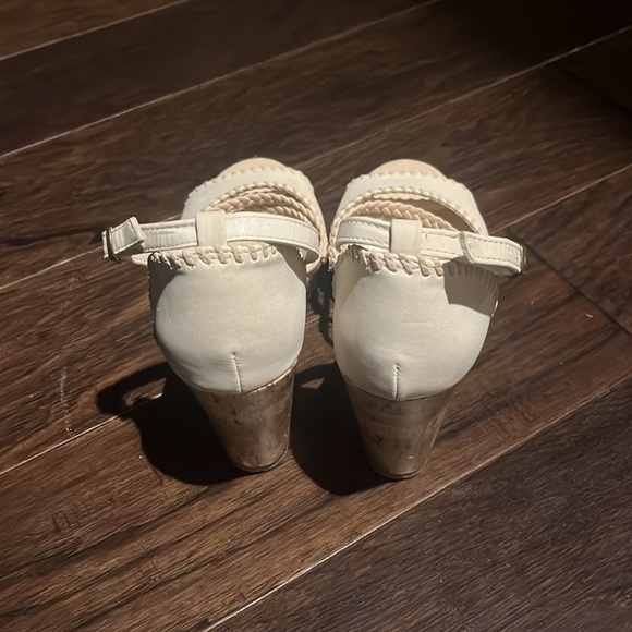 Maurice’s brand cream wedge 4” sandals, size 8 - Picture 3 of 4